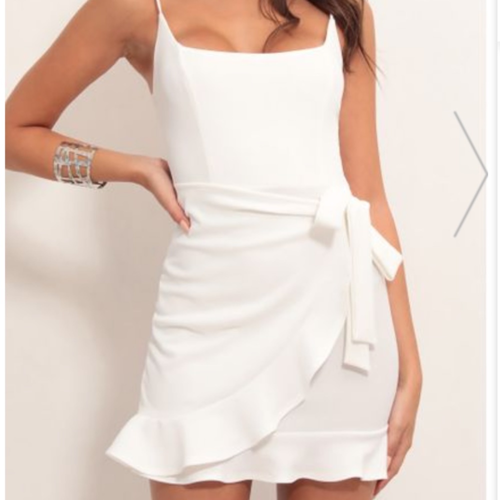 Lucy in the Sky Capri White Tie Dress Small